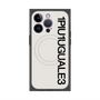 プレミアムスクエアケース with MagSafe［ 1PIU1UGUALE3 - ロゴ vertical - ホワイト ］
