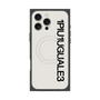 プレミアムスクエアケース with MagSafe［ 1PIU1UGUALE3 - ロゴ vertical - ホワイト ］