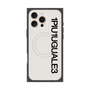プレミアムスクエアケース with MagSafe［ 1PIU1UGUALE3 - ロゴ vertical - ホワイト ］